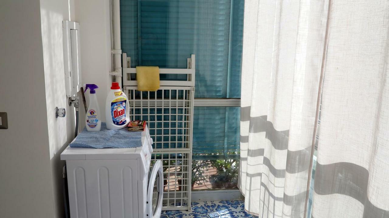 Pretty Panoramic Apartment - Half Way Center-Vomero District نابولي المظهر الخارجي الصورة